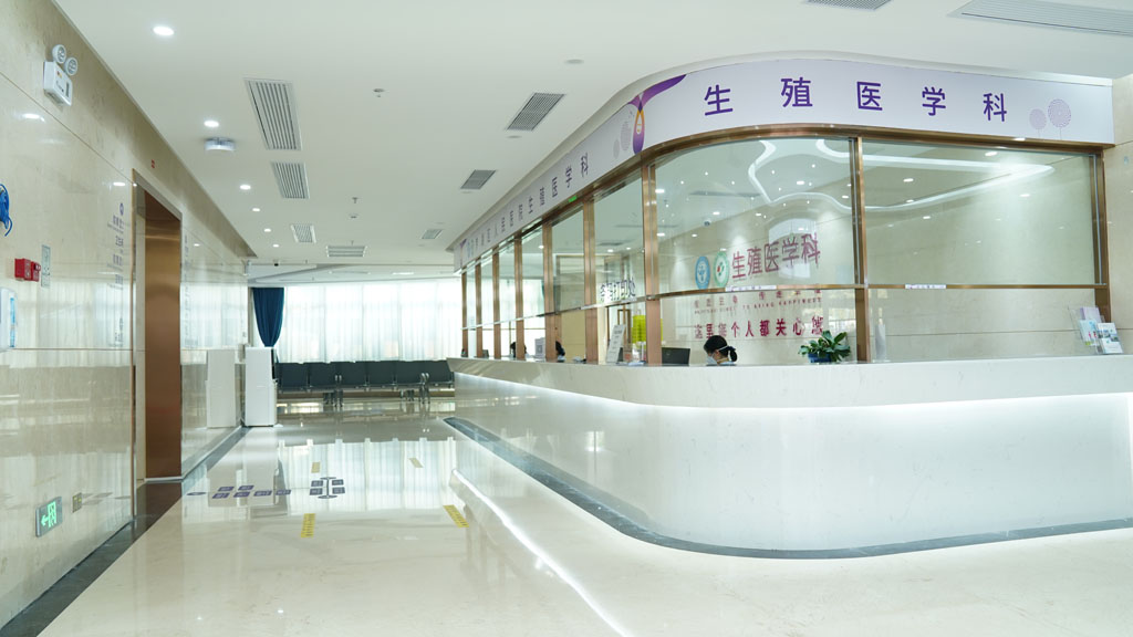 深圳罗湖人民医院试管婴儿中心1楼导诊台